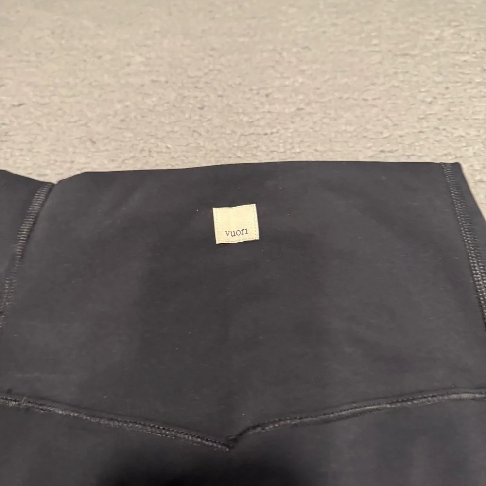 Vuori  Studio Pocket Legging Color Black Size XS VW466 - Picture 7 of 15